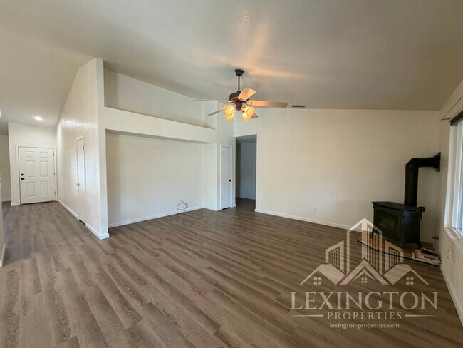 Building Photo - Pristine, single-story, 3bd/2ba, Home in Cameron Park!
