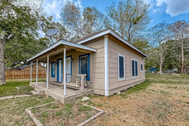 Building Photo - 406 Woodward St