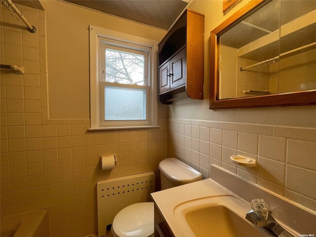 Building Photo - 8 Crestfield Pl