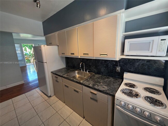 Building Photo - 8024 Harding Ave