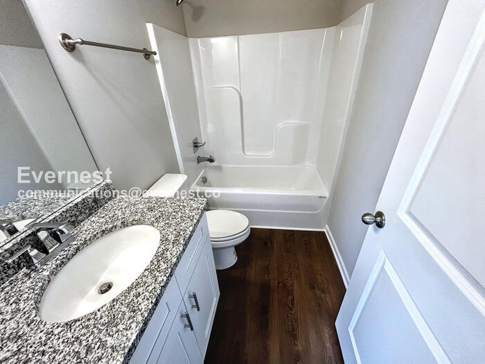 Building Photo - 246 Tara Ct