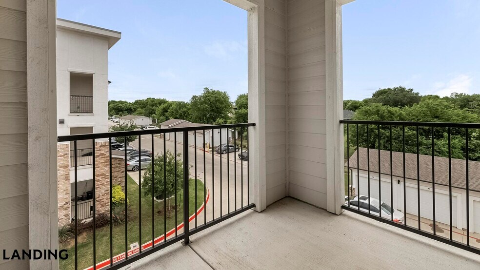 Building Photo - 241 N Overlook Dr