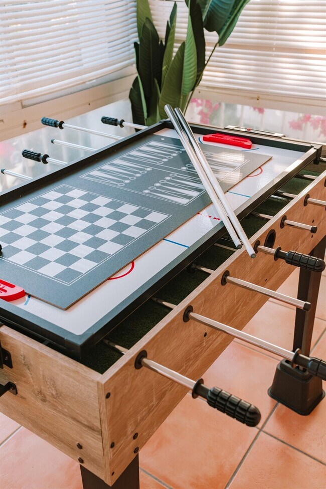 Building Photo - 519 28th St