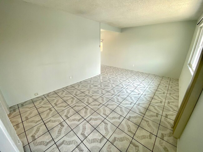 Building Photo - **Large 4 Bedroom, 2 Bathroom in East LA**