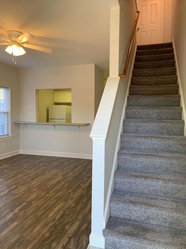 Building Photo - 1 Bedroom 1.5 Bathroom Townhome in Myrtle ...