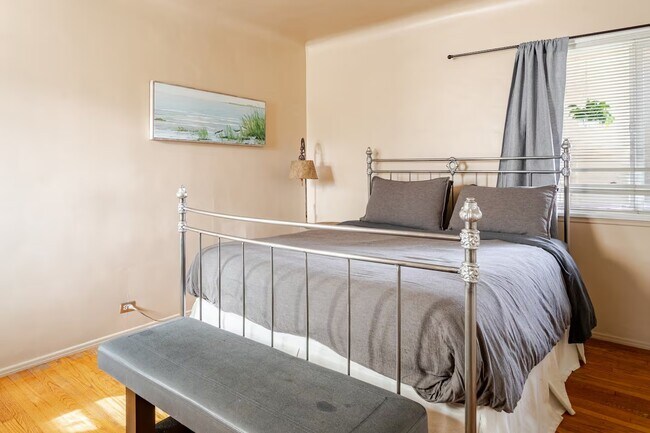 Building Photo - 2302 Loy Ln