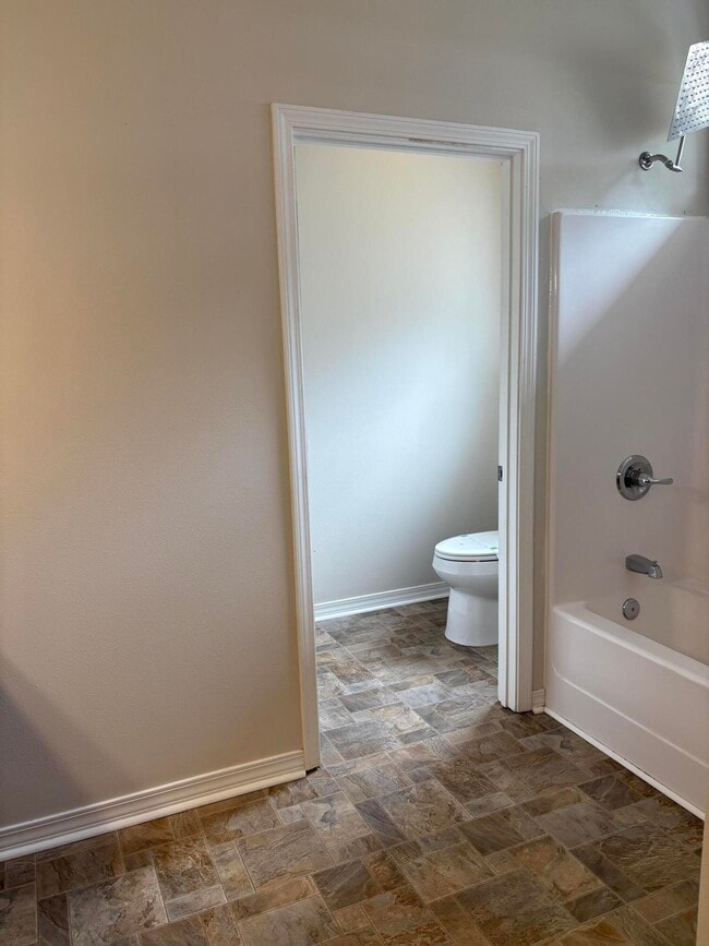 Building Photo - 214 Ladue Ave