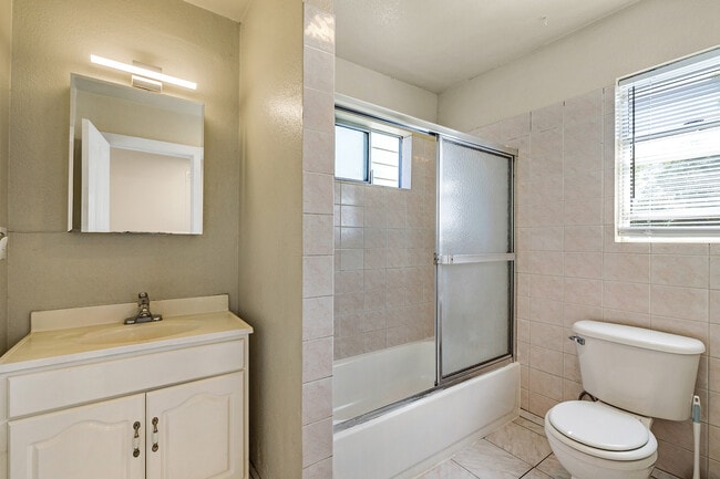 Building Photo - 320 Peralta St