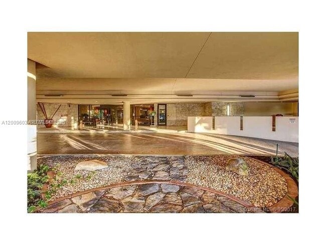 Building Photo - 2555 Collins Ave