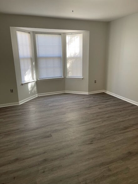 Master Bedroom - 9816 Lake Pointe Ct