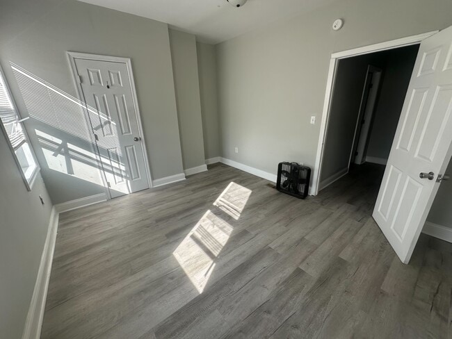 Building Photo - 1325 N 49th St