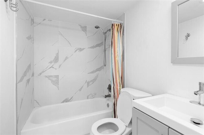Building Photo - 4164 Inverrary Dr