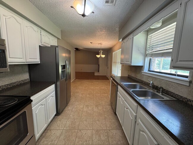Building Photo - Broken Arrow - 3 bedroom 2 bath!!