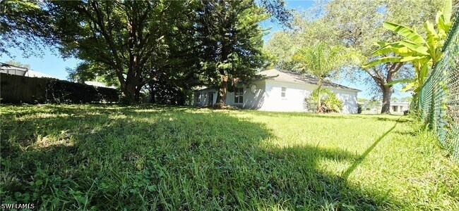 Building Photo - 687 Grove Dr