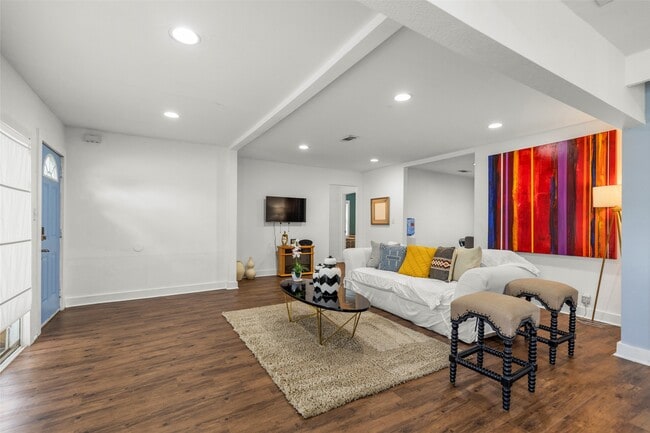 Building Photo - 5808 Community Dr