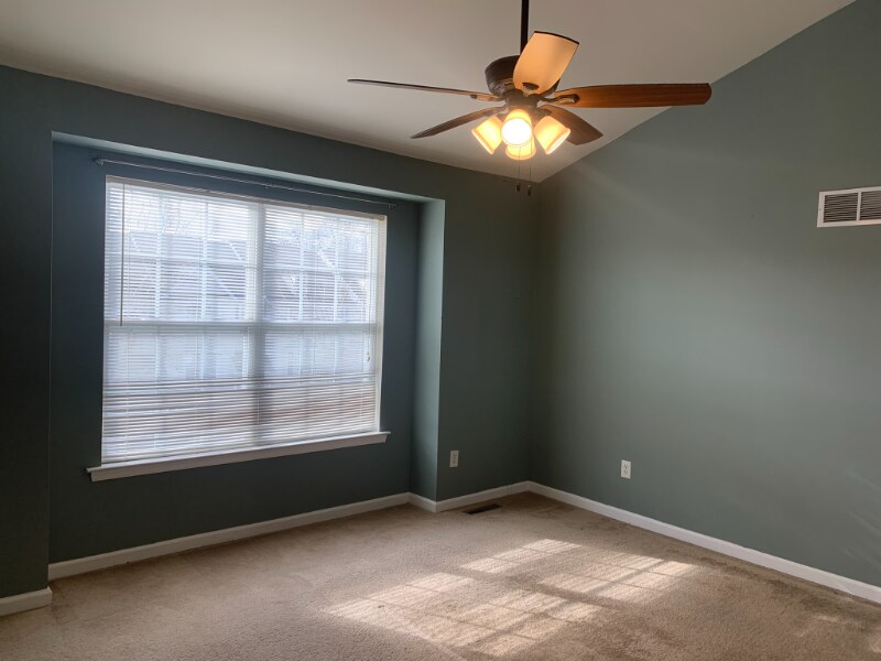 Building Photo - 351 Paradee Dr