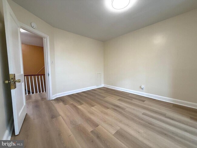 Building Photo - 804 Radnor Ave