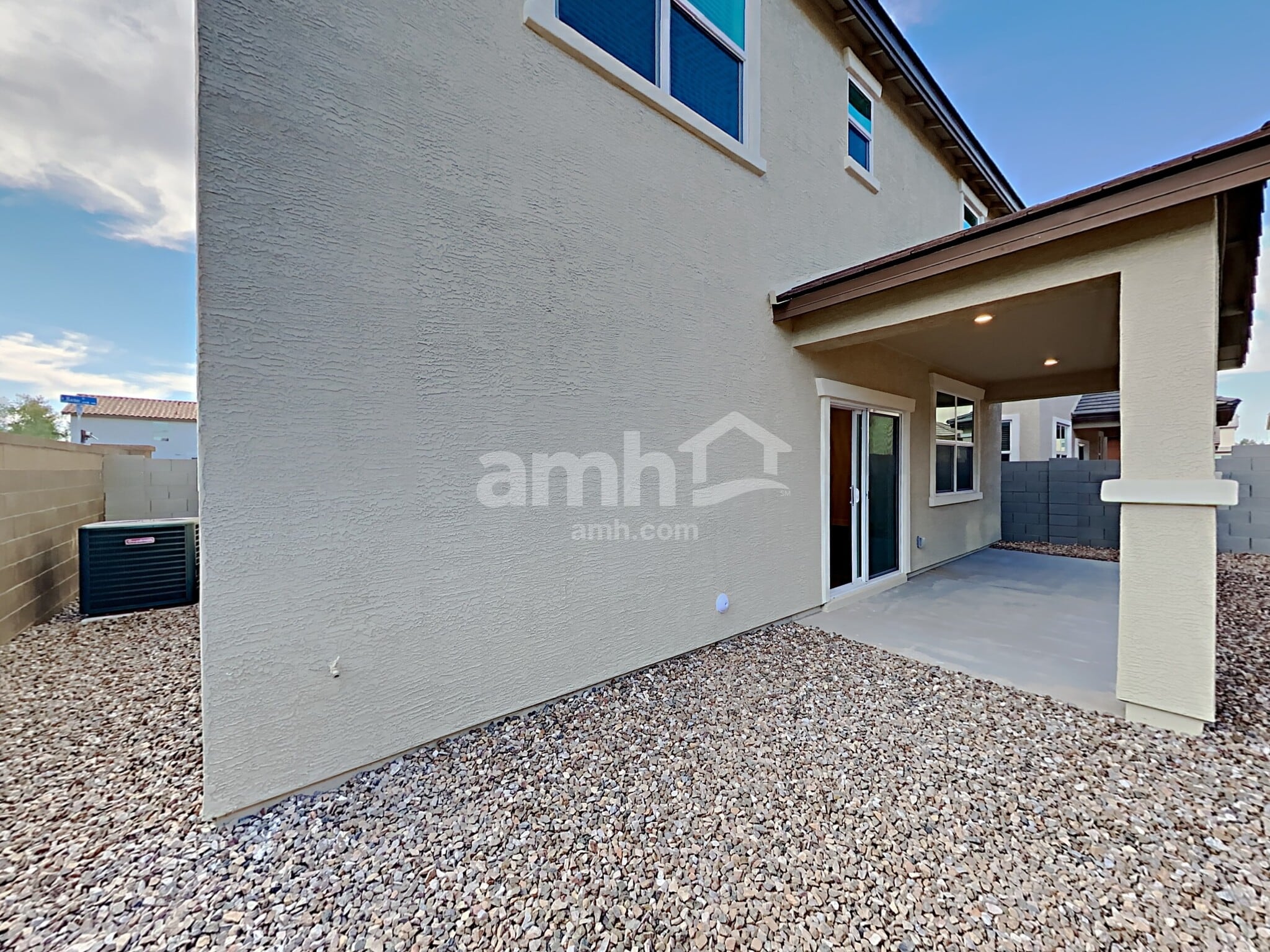 Building Photo - 622 W Harbor Dr