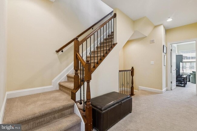 Building Photo - 724 Sentry Square