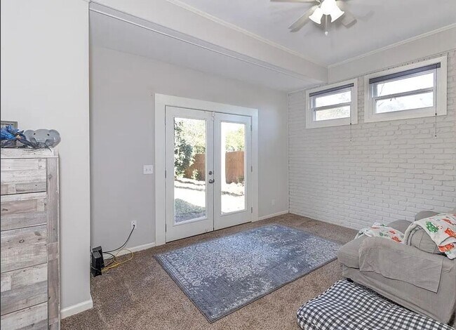 Building Photo - Beautiful and Remodeled Midtown Home!!!!!