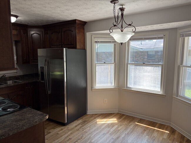 Building Photo - 409 Cloverleaf Dr