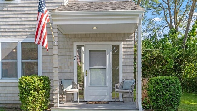 Building Photo - 152 Tuckerman Ave