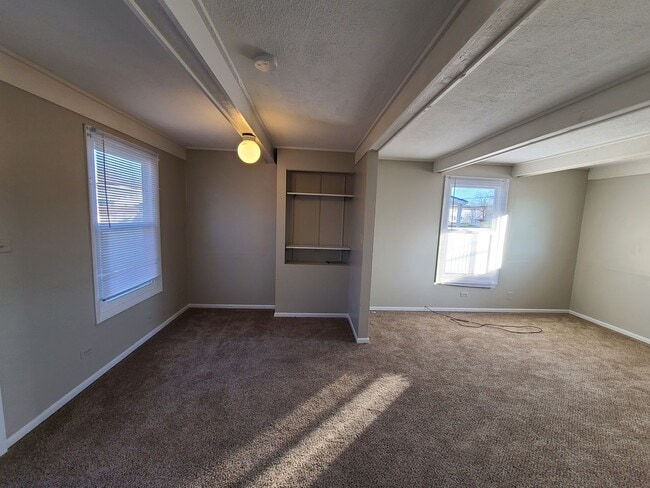 Building Photo - 2 Bedroom Home in Normal