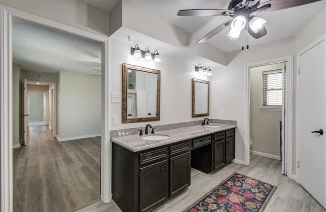 Building Photo - 3706 Brookbank Dr