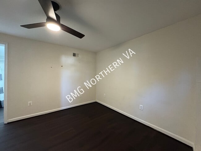 Building Photo - 8651 Centerton Ln
