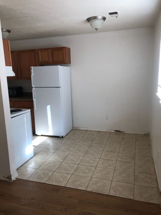 Building Photo - Mountain views | Near downtown Golden | Quaint apartment building