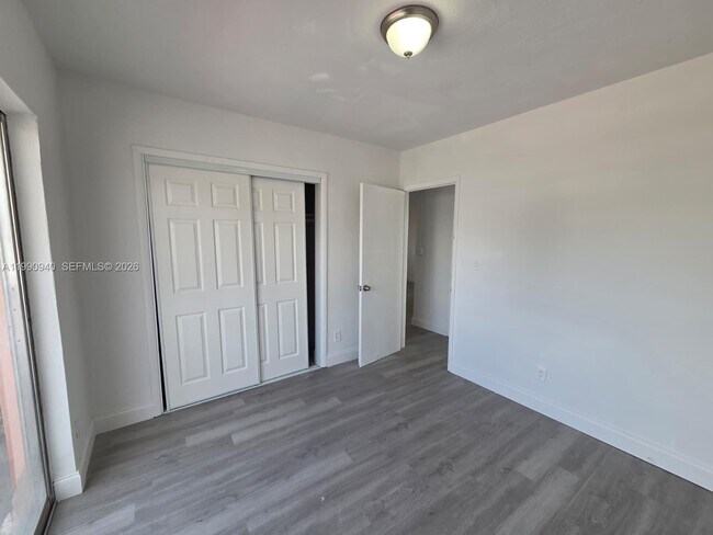 Building Photo - 1628 SW 7th St