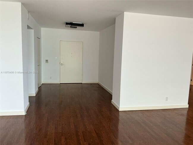 Building Photo - 10155 Collins Ave