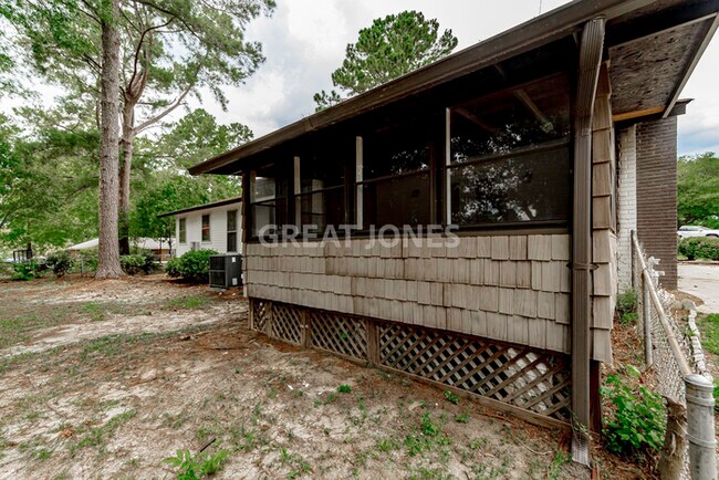 Building Photo - Charming 3 bedroom home in Columubia!