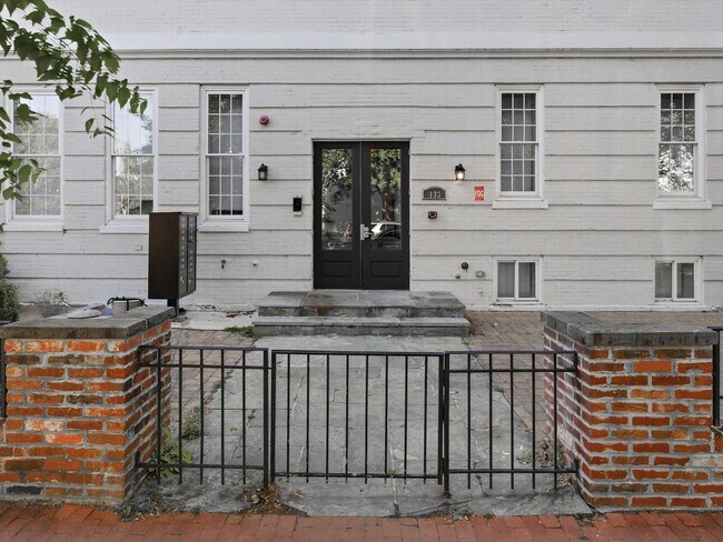 Building Photo - 133 7th St SE