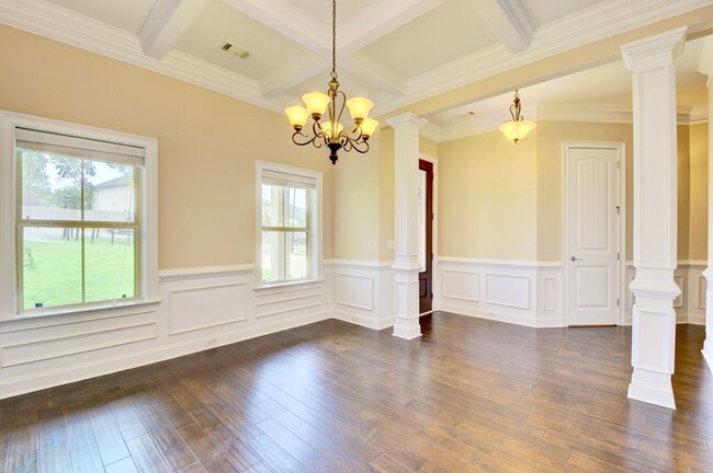 Building Photo - Spacious 4 Bed, 2.5 Bath Home in Desirable Lundy Chase