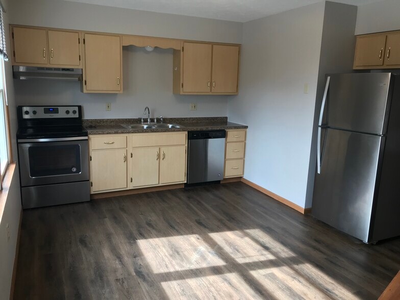 Building Photo - 116 Woodcrest Dr