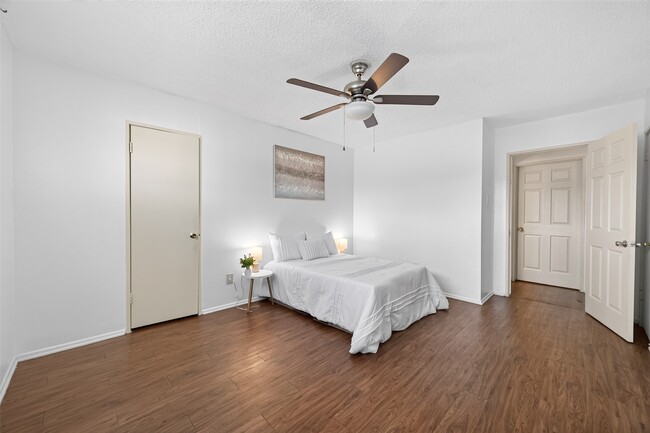 Building Photo - 7714 Renwick Dr