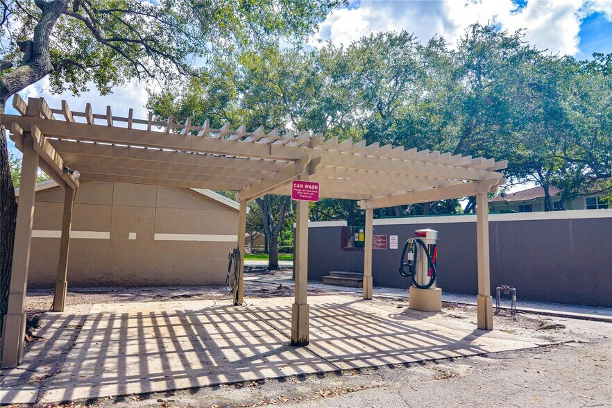 Building Photo - 1705 Palm Cove Blvd