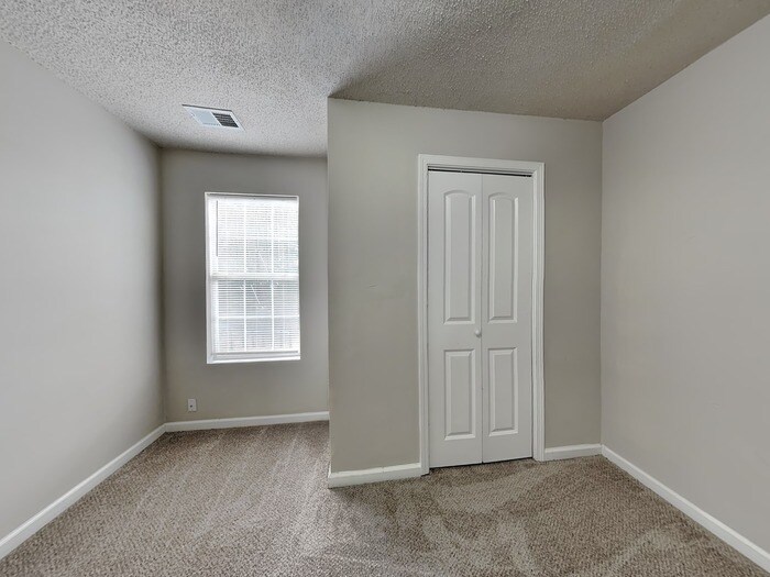Building Photo - 4145 Riverbank Ct