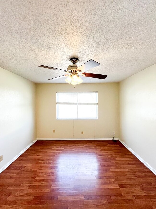 Building Photo - Available NOW!!!! This charming 1 story, 3 bedroom, 2 bath house could be your next home! Beautif...