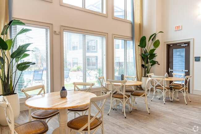 Dining area in clubroom - Seaside Lodge at Chesapeake Bay