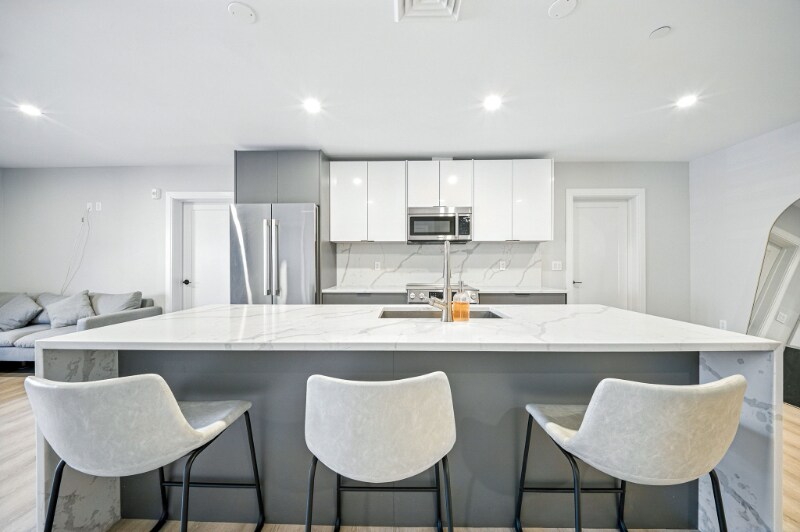 Building Photo - 25 2nd St