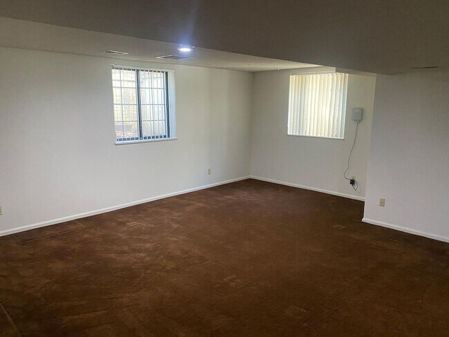 Building Photo - Fantastic 3 bedroom, 3 bath, 2 car garage patio home in Biscayne!