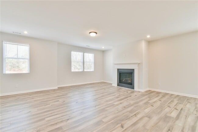 Building Photo - 2350 Whistler Wy NE