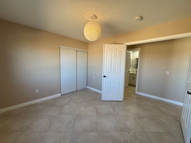 Building Photo - Luxury Skyline Ranch Home with Pool & Stunning Views
