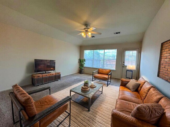 Building Photo - 172 Spruce Dr