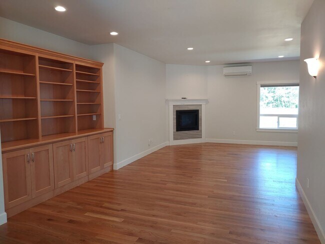 Building Photo - Lovely Single Level Home in Freeland and Pet Friendly!!