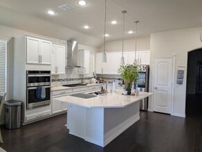 Building Photo - 2505 Temple Dr