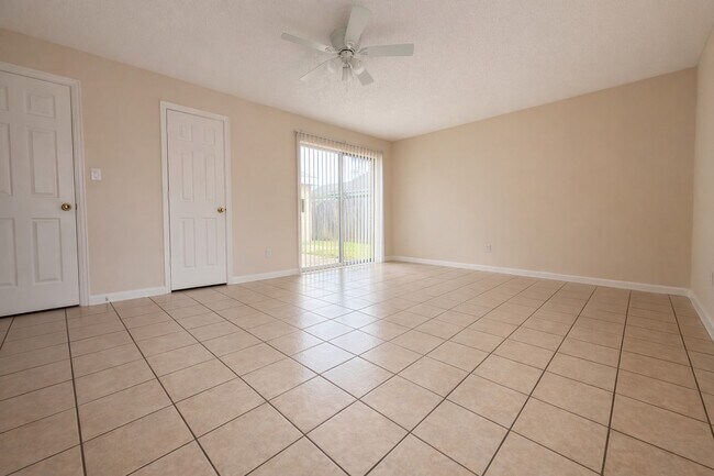 Building Photo - 2210 Sunset Trail