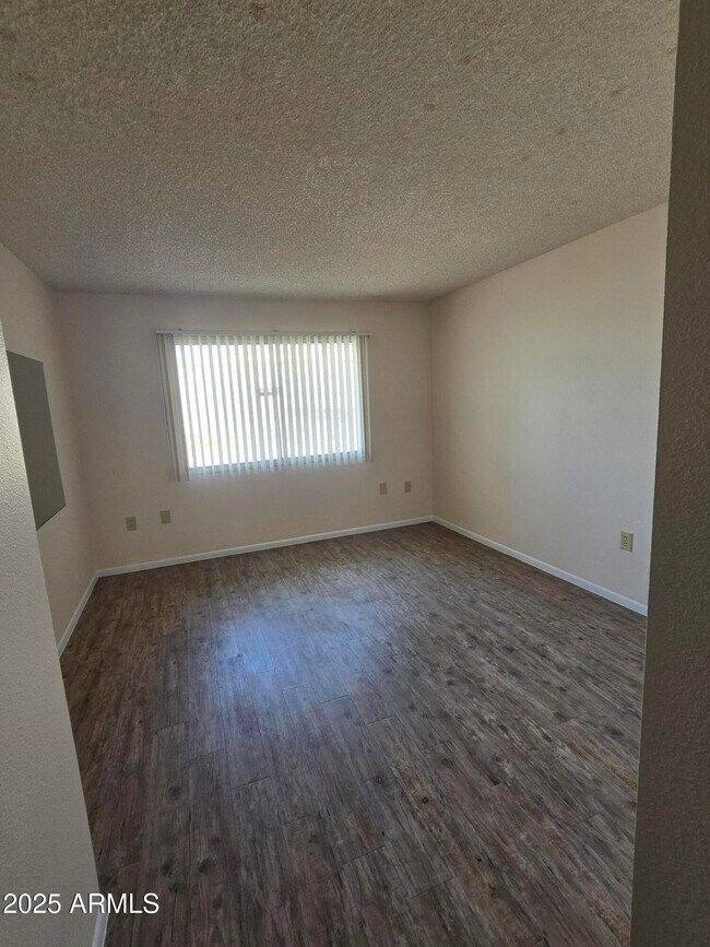 Building Photo - 9714 W Mockingbird Dr